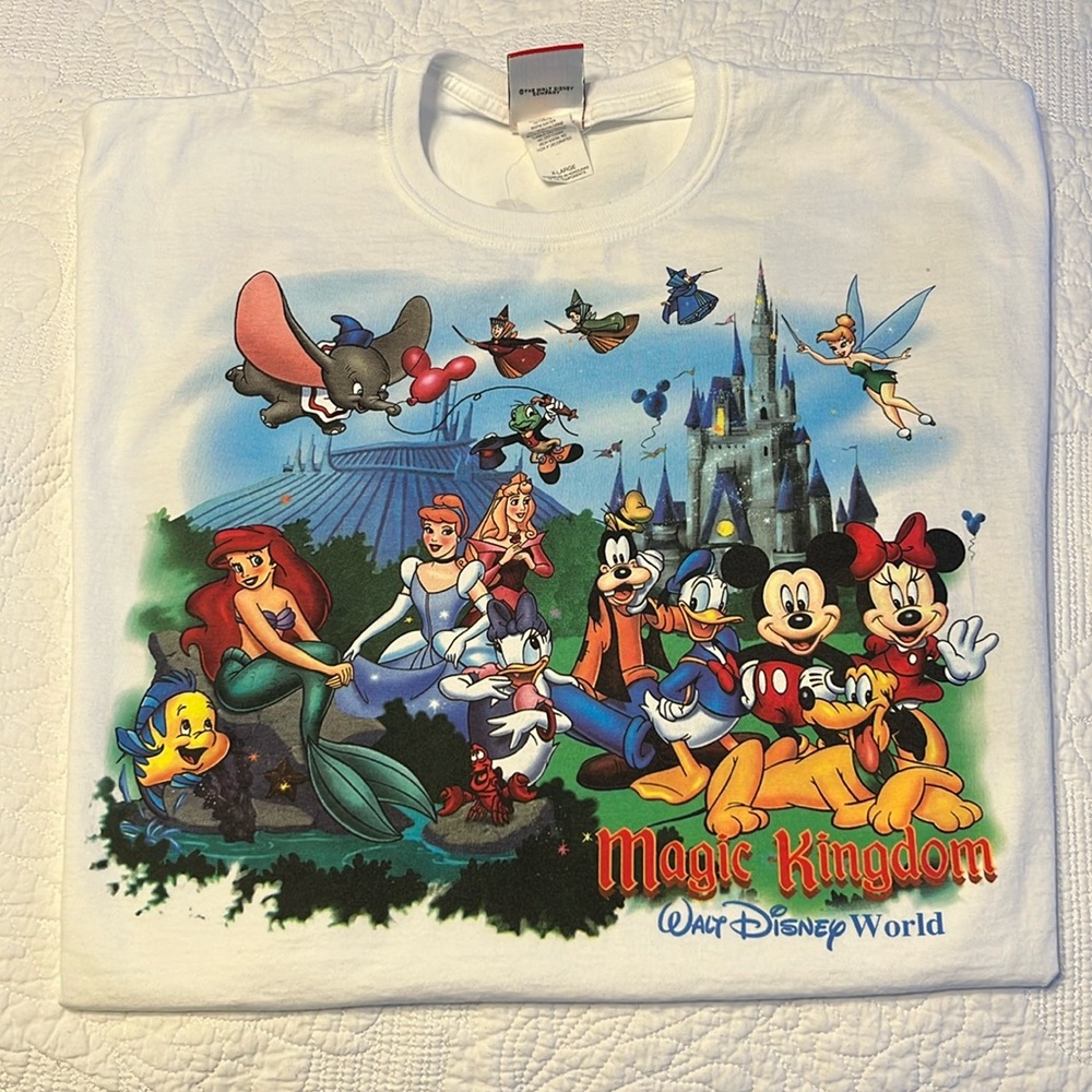 Vintage **Rare** Walt Disney World Magic Kingdom T-Shirt! Excellent condition